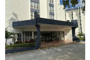 9682 Fontainebleau Blvd APT 312, Miami, FL 33172, Sold 10/11/24