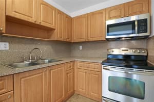 4725 NW 7th St Apt 208-3, Miami, FL 33126, Sold 06/10/24