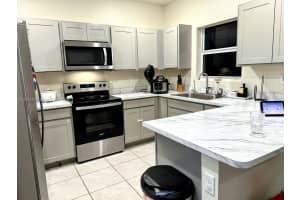 432 NE 4th Ave, Florida City, FL 33034, Sold 08/15/24