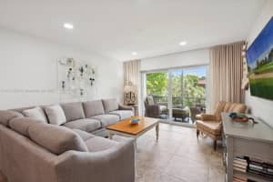 9800 N Hollybrook Lake Dr APT 301, Pembroke Pines, FL 33025, Sold 09/09/24