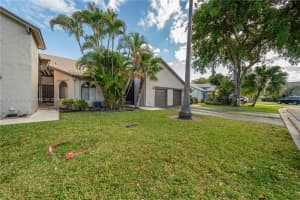 10003 NW 83rd St APT 3, Tamarac, FL 33321, Sold 05/31/24