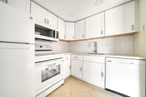 496 Nw 165th St Rd D316, Miami