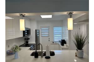 2223 Park Ln APT 111, Hollywood, FL 33021, Sold 09/04/24