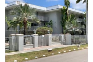 7403 Sw 82nd St 210n, Miami