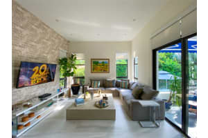 116 W Mashta Dr, Key Biscayne, FL 33149, Sold 12/12/24
