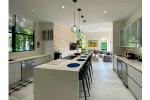 116 W Mashta Dr, Key Biscayne, FL 33149, Sold 12/12/24
