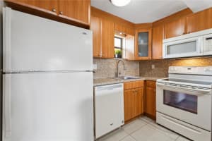 8290 Lake Dr APT 215, Doral, FL 33166, Sold 05/30/24