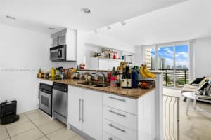 325 S Biscayne Blvd #3320, Miami, FL 33131, Sold 07/11/24