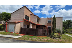 415 W Park Dr APT 104, Miami, FL 33172, Sold 05/29/24