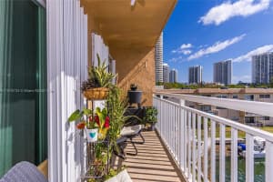 17051 NE 35th Ave APT 308, North Miami Beach, FL 33160, Sold 07/15/24