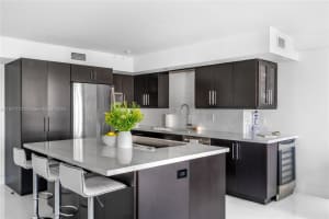 1621 Bay Rd APT 702, Miami Beach, FL 33139, Sold 01/17/25