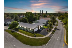 9336 Springtree Lakes Dr, Sunrise, FL 33351, Sold 07/02/24