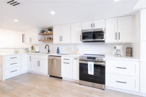 87200 Overseas Hwy Apartment R2, Islamorada, FL 33036, Sold 09/17/24