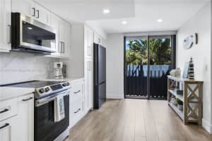 87200 Overseas Hwy Apartment R2, Islamorada, FL 33036, Sold 09/17/24