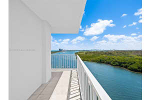 500 Bayview Dr APT 1722, Sunny Isles Beach, FL 33160, Sold 09/06/24
