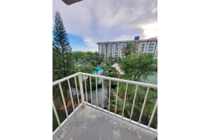4550 NW 9th St #509e, Miami, FL 33126, Sold 08/08/24