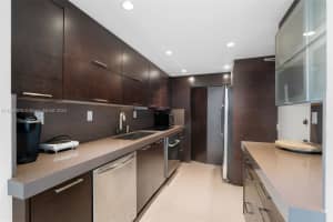 5401 Collins Ave APT 820, Miami Beach, FL 33140, Sold 06/28/24