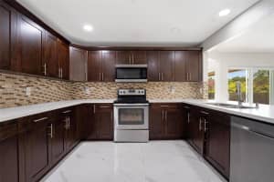 6590 SW 13th St, Plantation, FL 33317, Sold 10/07/24