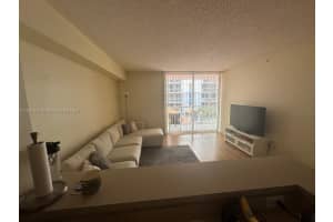 5077 NW 7th St APT 616, Miami, FL 33126, Sold 10/01/24
