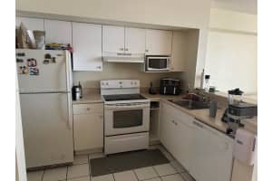 5077 NW 7th St APT 616, Miami, FL 33126, Sold 10/01/24