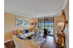 900 St Charles Pl, Pembroke Pines, FL 33026, Sold 10/22/24