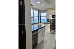 6039 Collins Ave APT 1201, Miami Beach, FL 33140, Sold 09/11/24