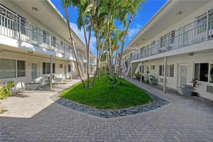 320 86th St APT 10, Miami Beach, FL 33141, Sold 12/23/24