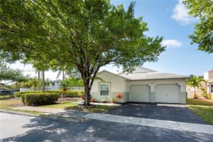 20758 NW 3rd Ct, Pembroke Pines, FL 33029, Sold 07/12/24
