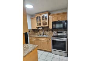 18845 NW 62nd Ave APT 202, Hialeah, FL 33015, Sold 08/28/24