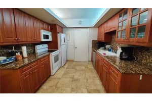 1800 NE 114th St APT 1811, Miami, FL 33181, Sold 08/05/24