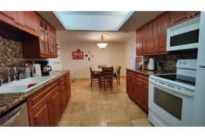 1800 NE 114th St APT 1811, Miami, FL 33181, Sold 08/05/24