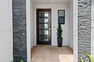 15824 NW 91st Ct, Miami Lakes, FL 33018, Sold 07/19/24