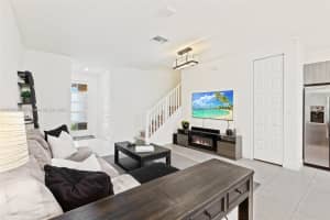 15824 NW 91st Ct, Miami Lakes, FL 33018, Sold 07/19/24
