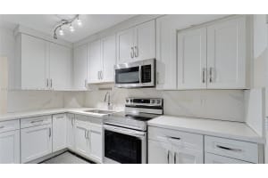 4400 Hillcrest Dr APT 710B, Hollywood, FL 33021, Sold 02/21/25