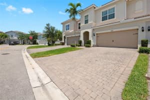 915 Banyan Dr, Hollywood, FL 33021, Sold 09/23/24