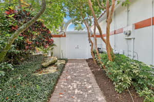 1121 Bel Aire Dr E, Pembroke Pines, FL 33027, Sold 07/03/24