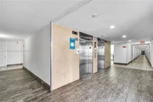 8185 NW 7th St apartamento 210, Miami, FL 33126, Sold 08/07/24