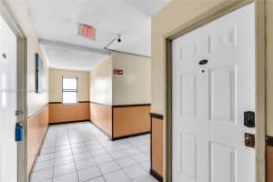 8185 NW 7th St apartamento 210, Miami, FL 33126, Sold 08/07/24