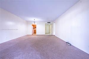 6101 N Falls Cir Dr APT 206, Lauderhill, FL 33319, Sold 10/24/24