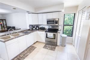 430 Commodore Dr APT 317, Plantation, FL 33325, Sold 08/30/24