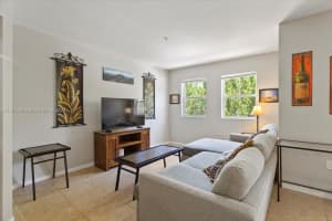 8960 NW 97th Ave Apt 220, Medley, FL 33178, Sold 08/27/24