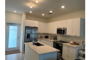 8167 NW 41st St e 309, Doral, FL 33166, Sold 09/27/24
