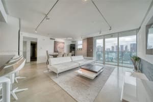 31 SE 5th St APT 2201, Miami, FL 33131, Sold 08/26/24