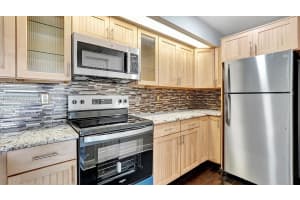 18870 NW 57th Ave APT 303, Hialeah, FL 33015, Sold 06/24/24