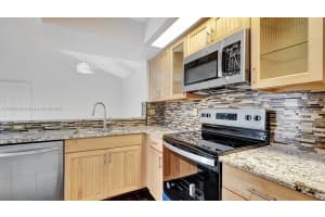 18870 NW 57th Ave APT 303, Hialeah, FL 33015, Sold 06/24/24