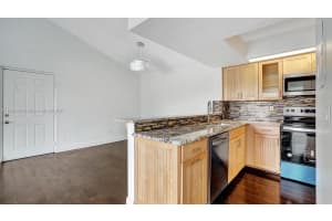 18870 NW 57th Ave APT 303, Hialeah, FL 33015, Sold 06/24/24