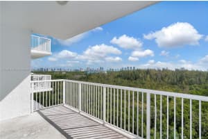 14951 Royal Oaks Ln APT 807, North Miami, FL 33181, Sold 10/15/24