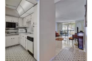 500 NE 12th Ave APT 202, Hallandale Beach, FL 33009, Sold 12/25/24
