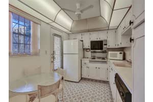 500 NE 12th Ave APT 202, Hallandale Beach, FL 33009, Sold 12/25/24