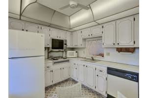 500 NE 12th Ave APT 202, Hallandale Beach, FL 33009, Sold 12/25/24